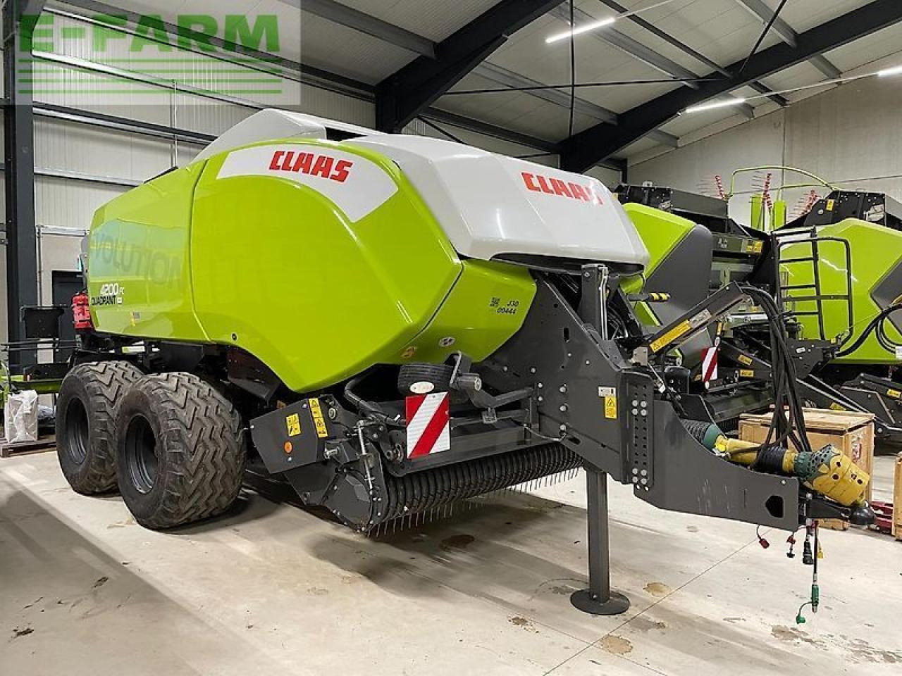 CLAAS quadrant 4200 evolution fine cut - Presse à balles cubiques: photos 1 CLAAS quadrant 4200 evolution fine cut - Presse à balles cubiques: photos 1
