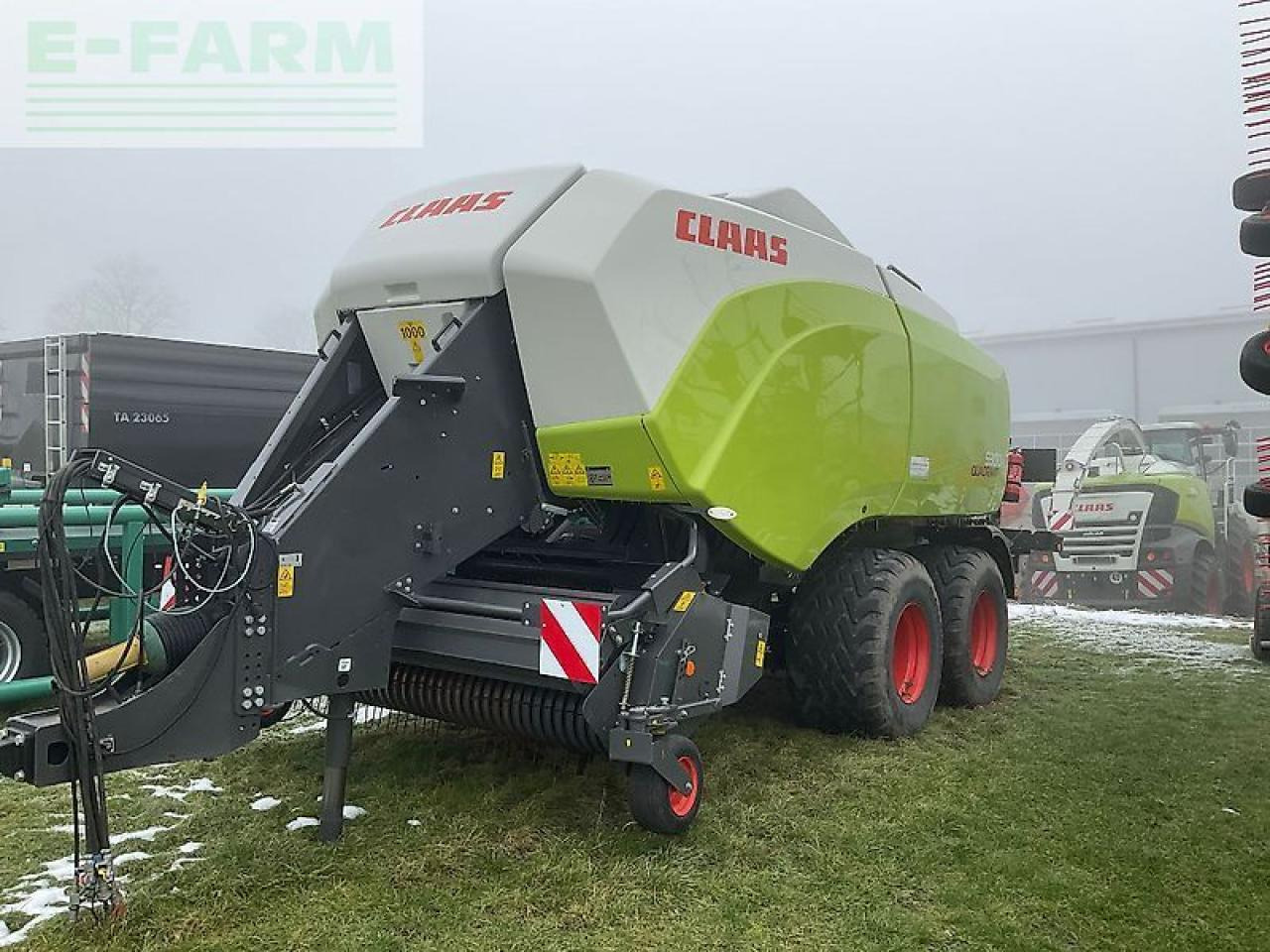 CLAAS quadrant 5300 fc - Presse à balles cubiques: photos 1 CLAAS quadrant 5300 fc - Presse à balles cubiques: photos 1