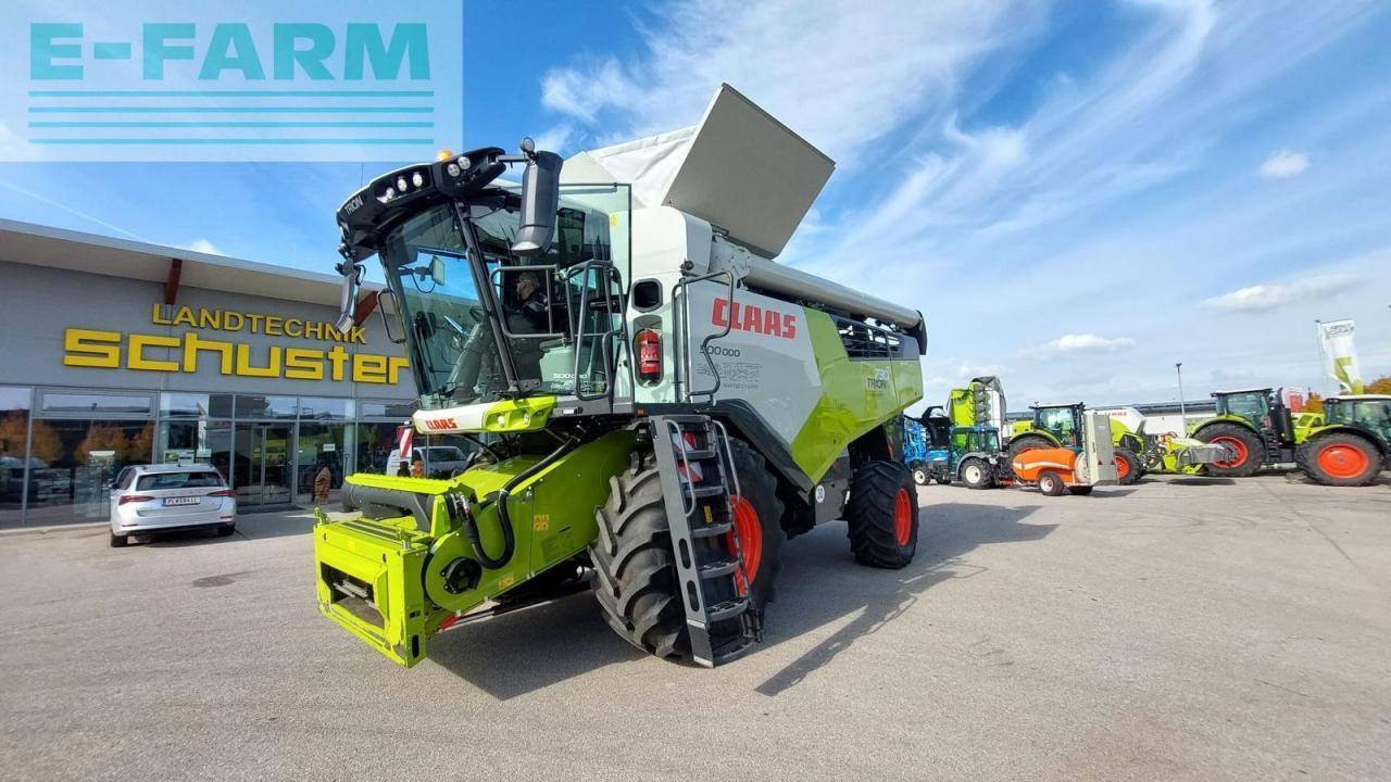 CLAAS trion 730 - Moissonneuse-batteuse: photos 1 CLAAS trion 730 - Moissonneuse-batteuse: photos 1