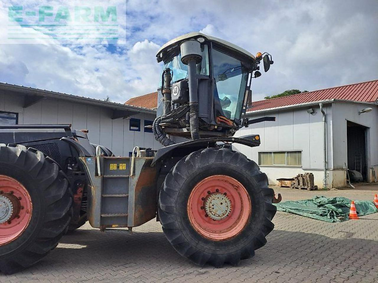 CLAAS xerion 3300 trac vc TRAC VC - Tracteur agricole: photos 4 CLAAS xerion 3300 trac vc TRAC VC - Tracteur agricole: photos 4