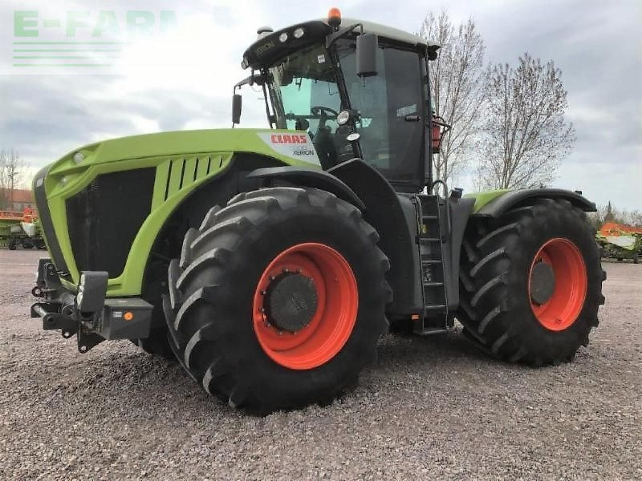 CLAAS xerion 5000 trac vc - Tracteur agricole: photos 1 CLAAS xerion 5000 trac vc - Tracteur agricole: photos 1