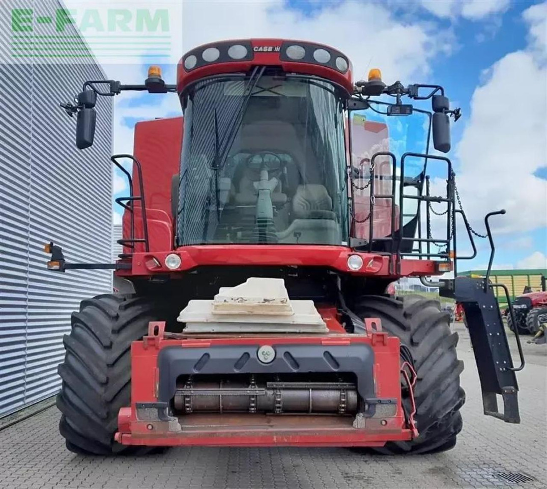 Case-IH 8010 med 30 fods skærebord - Moissonneuse-batteuse: photos 4 Case-IH 8010 med 30 fods skærebord - Moissonneuse-batteuse: photos 4