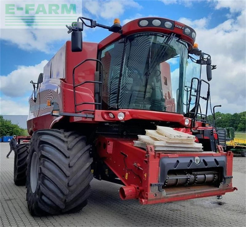 Case-IH 8010 med 30 fods skærebord - Moissonneuse-batteuse: photos 5 Case-IH 8010 med 30 fods skærebord - Moissonneuse-batteuse: photos 5
