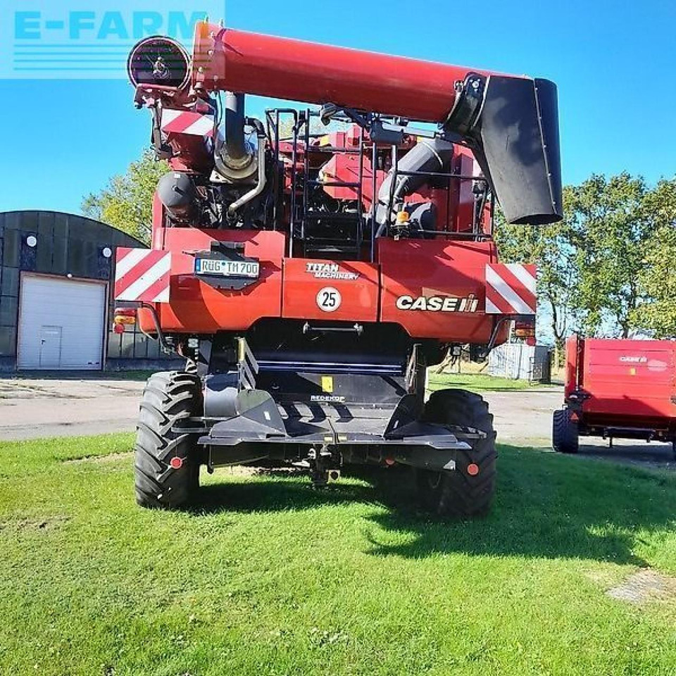 Case-IH axial flow 8250 st5 p - Moissonneuse-batteuse: photos 4 Case-IH axial flow 8250 st5 p - Moissonneuse-batteuse: photos 4