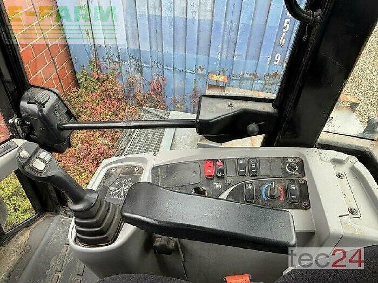 Caterpillar 906 m - Mini pelle: photos 4 Caterpillar 906 m - Mini pelle: photos 4