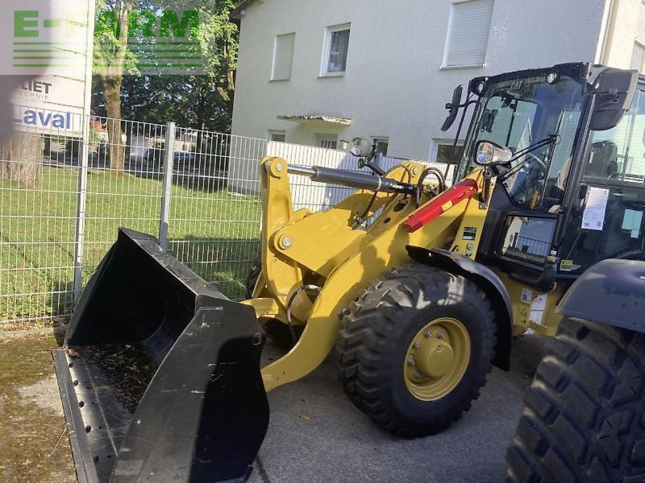 Caterpillar cat 906-14 - Mini pelle: photos 1 Caterpillar cat 906-14 - Mini pelle: photos 1