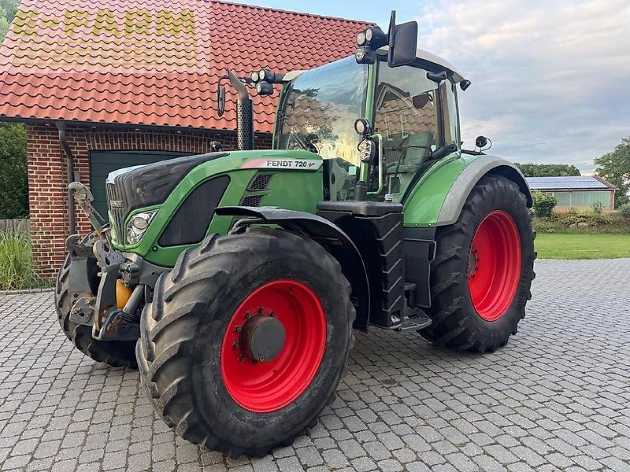 Fendt 720 scr profi plus - Tracteur agricole: photos 1 Fendt 720 scr profi plus - Tracteur agricole: photos 1