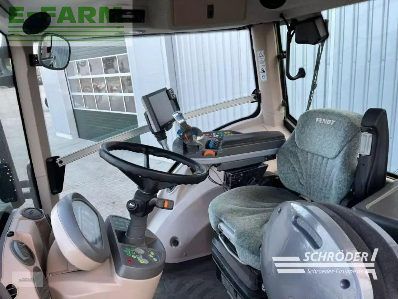 Fendt 828 vario s4 profi plus ProfiPlus - Tracteur agricole: photos 5 Fendt 828 vario s4 profi plus ProfiPlus - Tracteur agricole: photos 5
