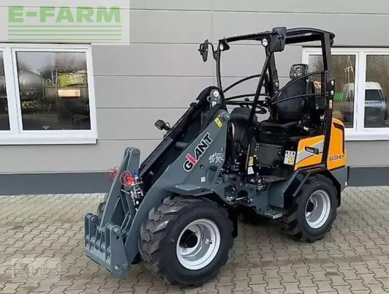 Giant g2200 hd+ - Chargeuse sur pneus: photos 1 Giant g2200 hd+ - Chargeuse sur pneus: photos 1