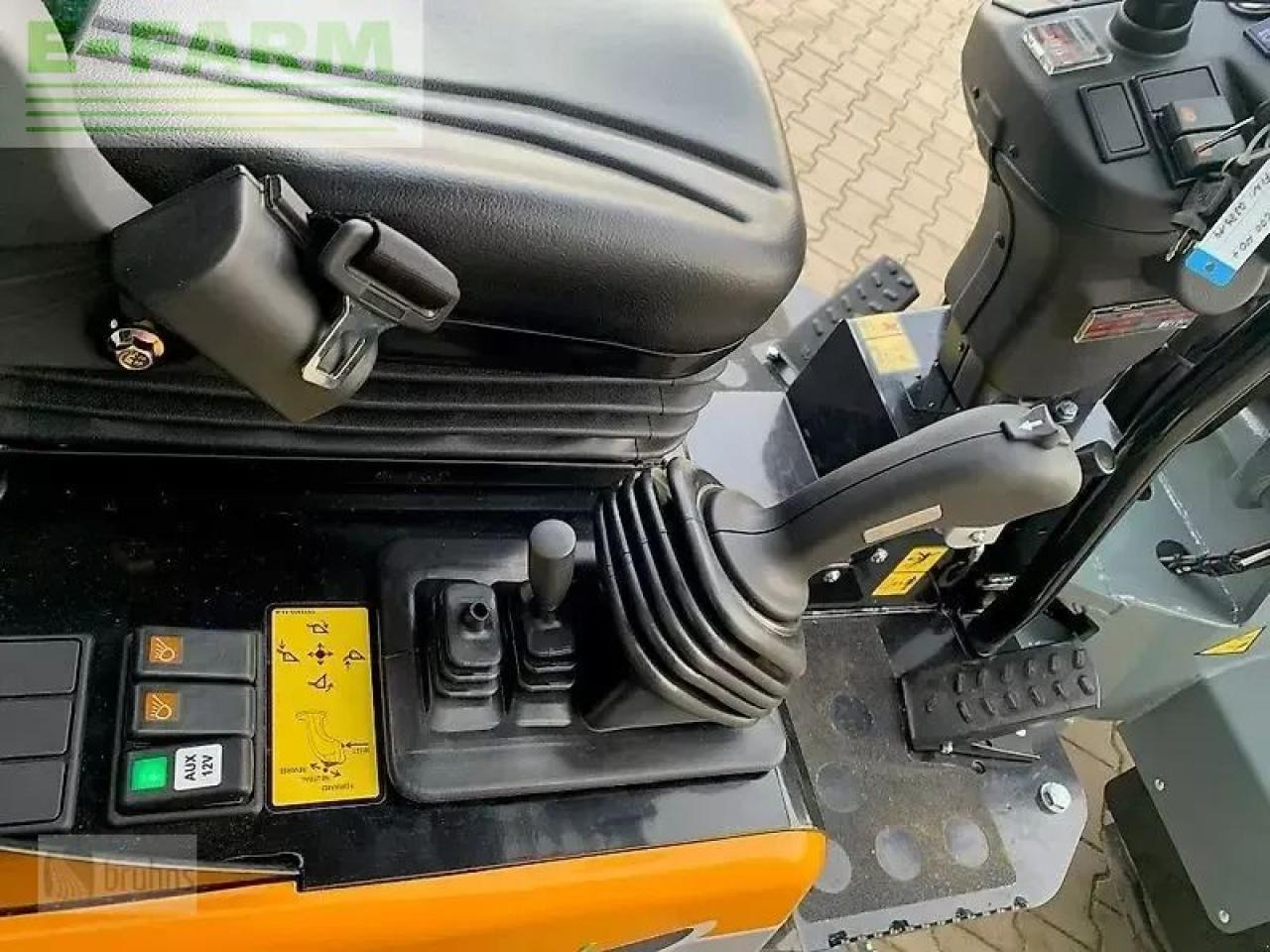 Giant g2200 hd+ - Chargeuse sur pneus: photos 4 Giant g2200 hd+ - Chargeuse sur pneus: photos 4