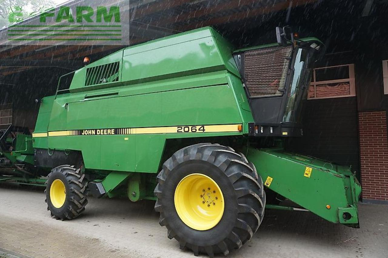 John Deere 2064 + 820 schneidwerk - Moissonneuse-batteuse: photos 1 John Deere 2064 + 820 schneidwerk - Moissonneuse-batteuse: photos 1