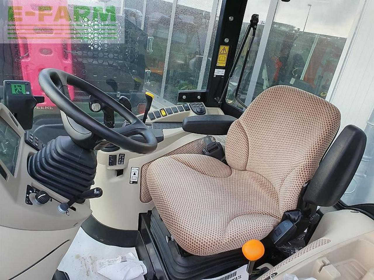 John Deere 3039r neumaschine - Tracteur agricole: photos 5 John Deere 3039r neumaschine - Tracteur agricole: photos 5