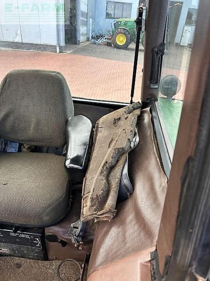 Tracteur agricole John Deere 4050 klima fronthubwerk: photos 13 Tracteur agricole John Deere 4050 klima fronthubwerk: photos 13