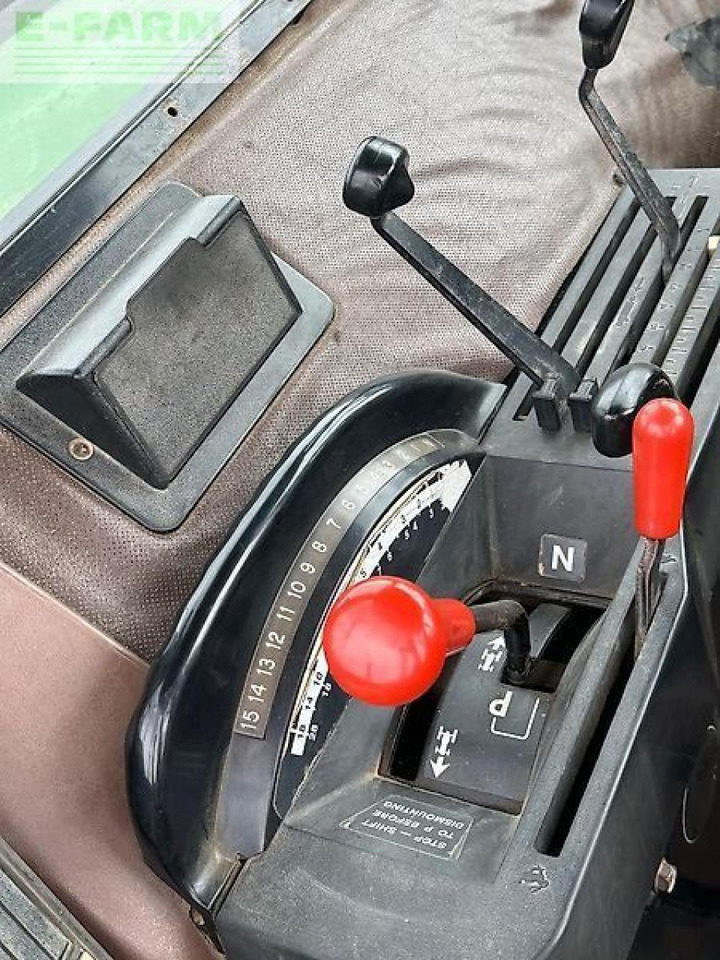 Tracteur agricole John Deere 4050 klima fronthubwerk: photos 22 Tracteur agricole John Deere 4050 klima fronthubwerk: photos 22