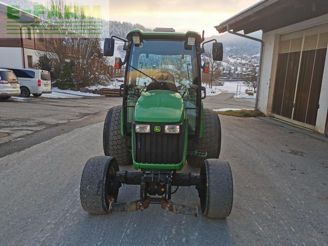 John Deere 4720 - Tracteur agricole: photos 2 John Deere 4720 - Tracteur agricole: photos 2