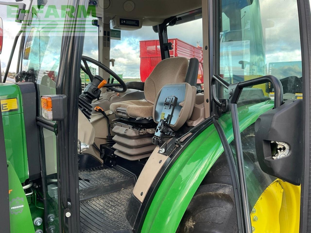 Tracteur agricole John Deere 5075E: photos 18