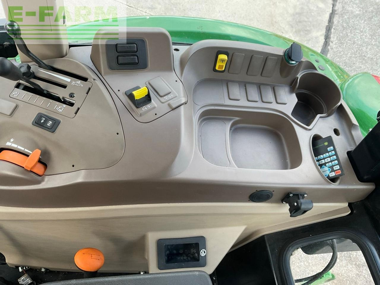 Tracteur agricole John Deere 5075E: photos 23