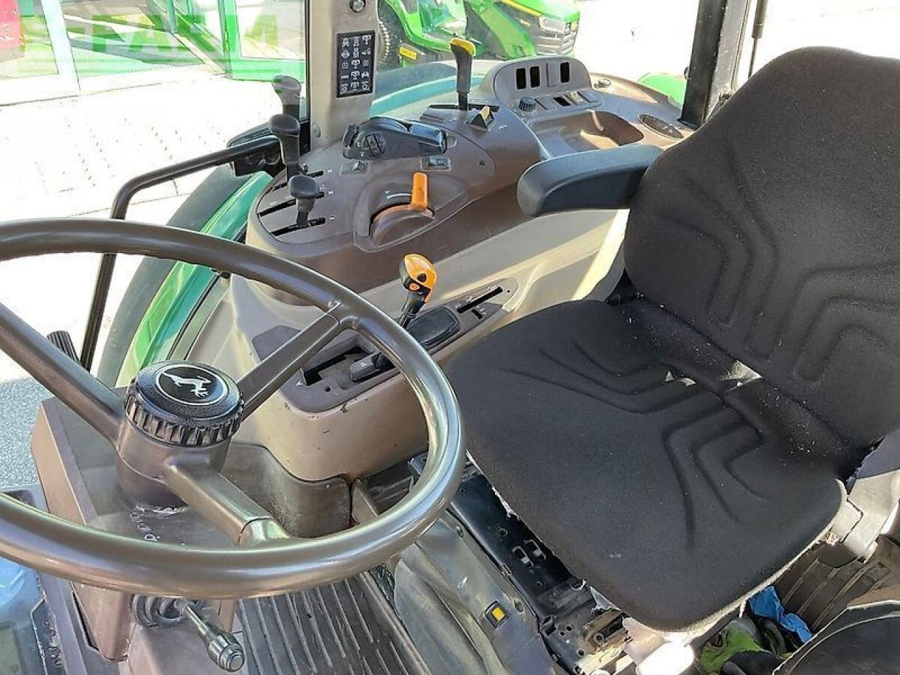 John Deere 5820 - Tracteur agricole: photos 5 John Deere 5820 - Tracteur agricole: photos 5