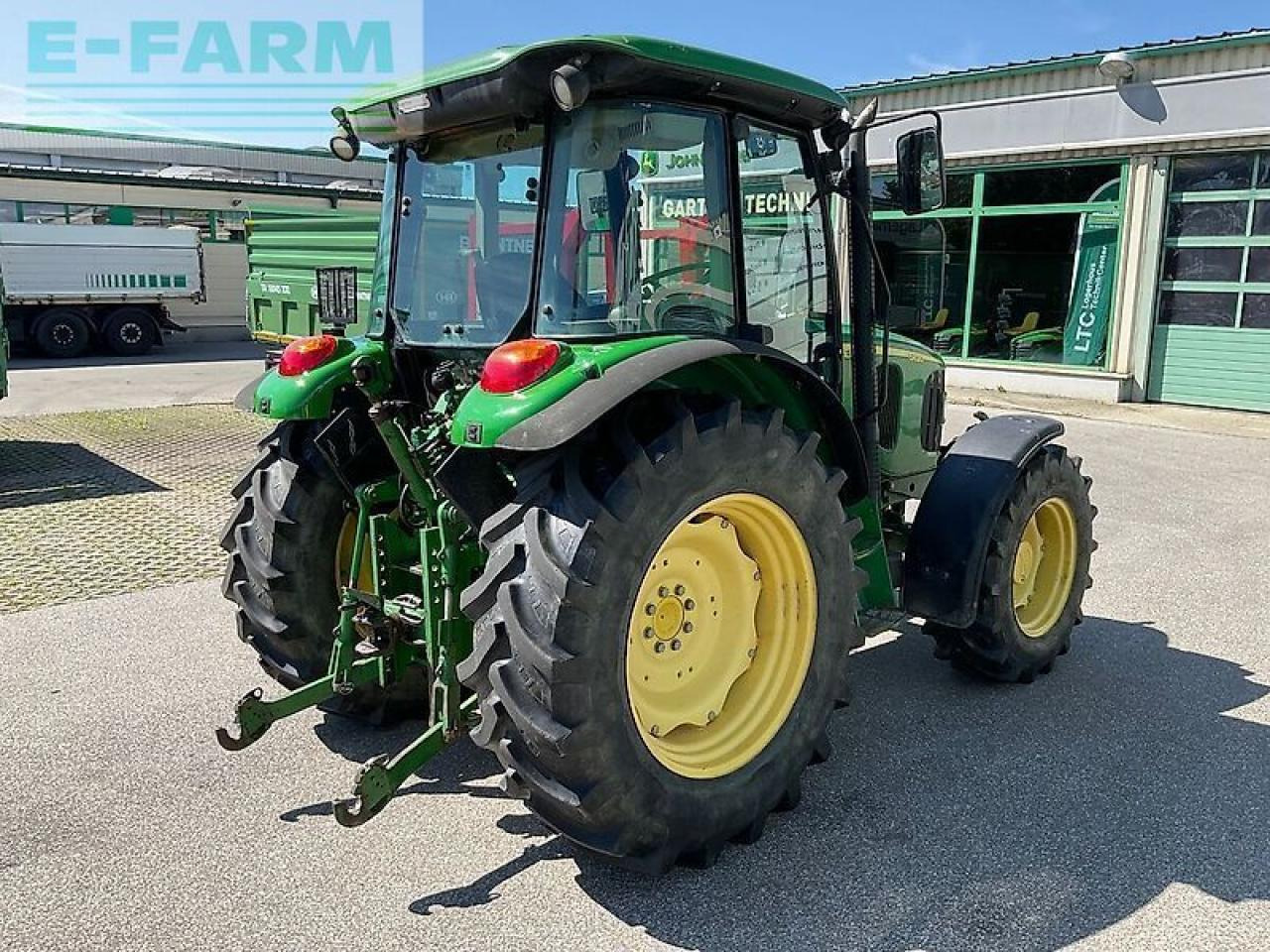 John Deere 5820 - Tracteur agricole: photos 3 John Deere 5820 - Tracteur agricole: photos 3