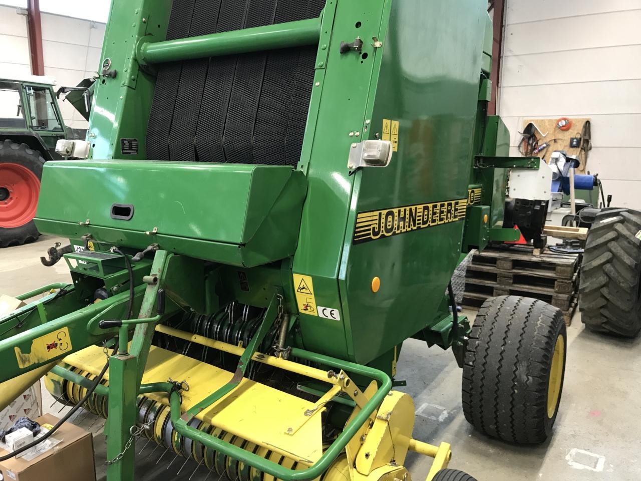 John Deere 590 - Presse à balles cubiques: photos 1 John Deere 590 - Presse à balles cubiques: photos 1