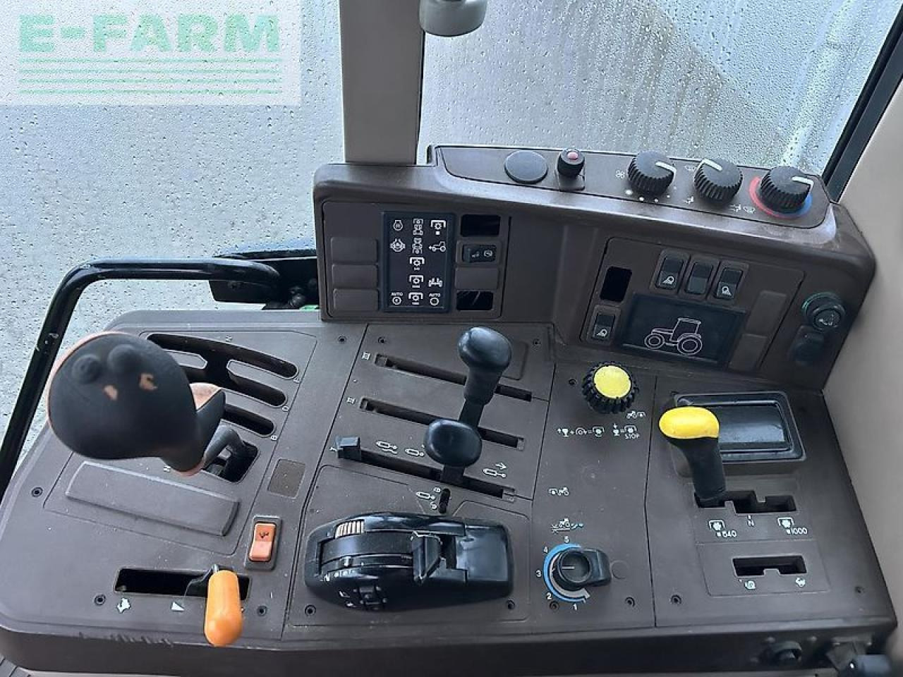 John Deere 6110 - Tracteur agricole: photos 3 John Deere 6110 - Tracteur agricole: photos 3