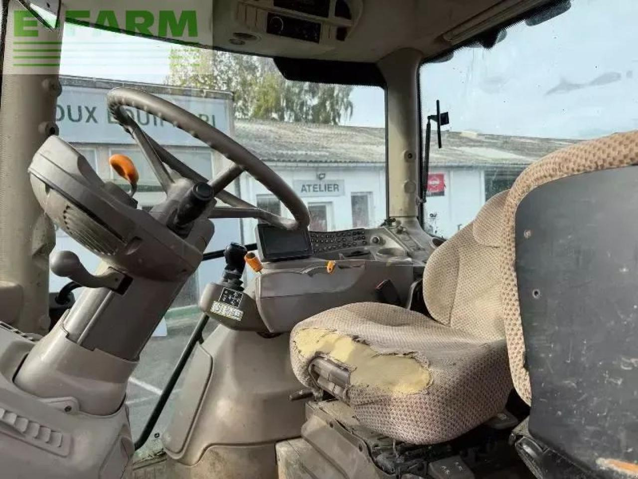 Tracteur agricole John Deere 6140r: photos 6 Tracteur agricole John Deere 6140r: photos 6