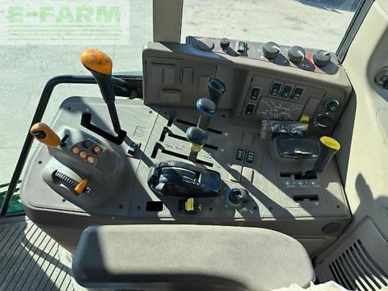 Tracteur agricole John Deere 6155m: photos 7 Tracteur agricole John Deere 6155m: photos 7