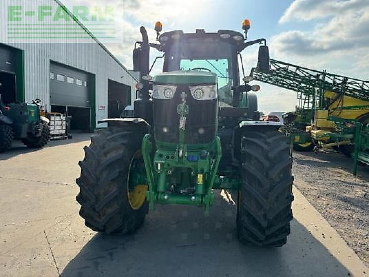 John Deere 6175m - Tracteur agricole: photos 2 John Deere 6175m - Tracteur agricole: photos 2