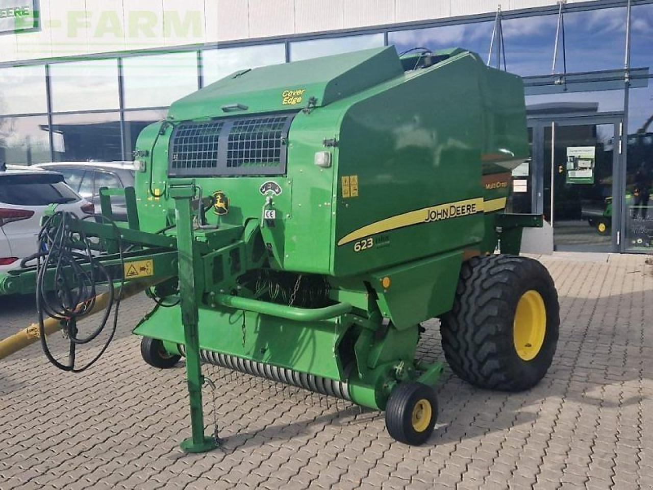 John Deere 623 multicrop - Presse à balles cubiques: photos 1 John Deere 623 multicrop - Presse à balles cubiques: photos 1