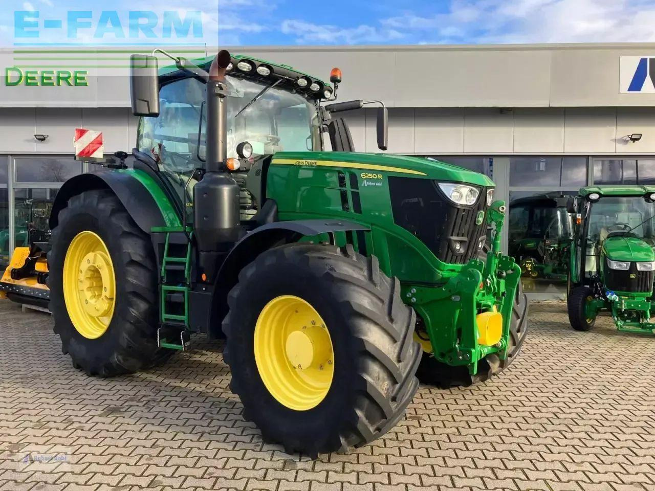 John Deere 6250r - Tracteur agricole: photos 1 John Deere 6250r - Tracteur agricole: photos 1