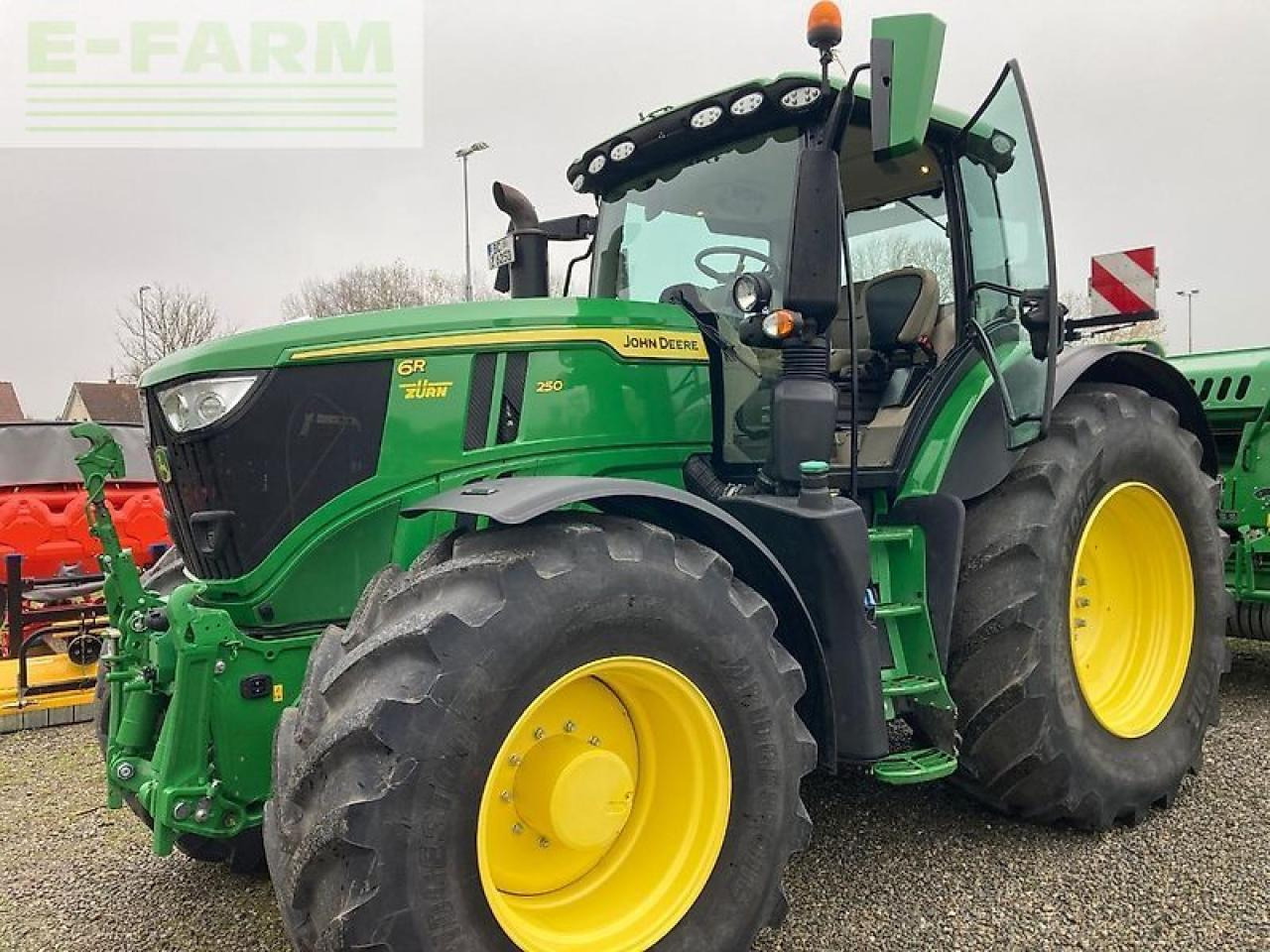 John Deere 6r 250 / 6r250 - Tracteur agricole: photos 1 John Deere 6r 250 / 6r250 - Tracteur agricole: photos 1