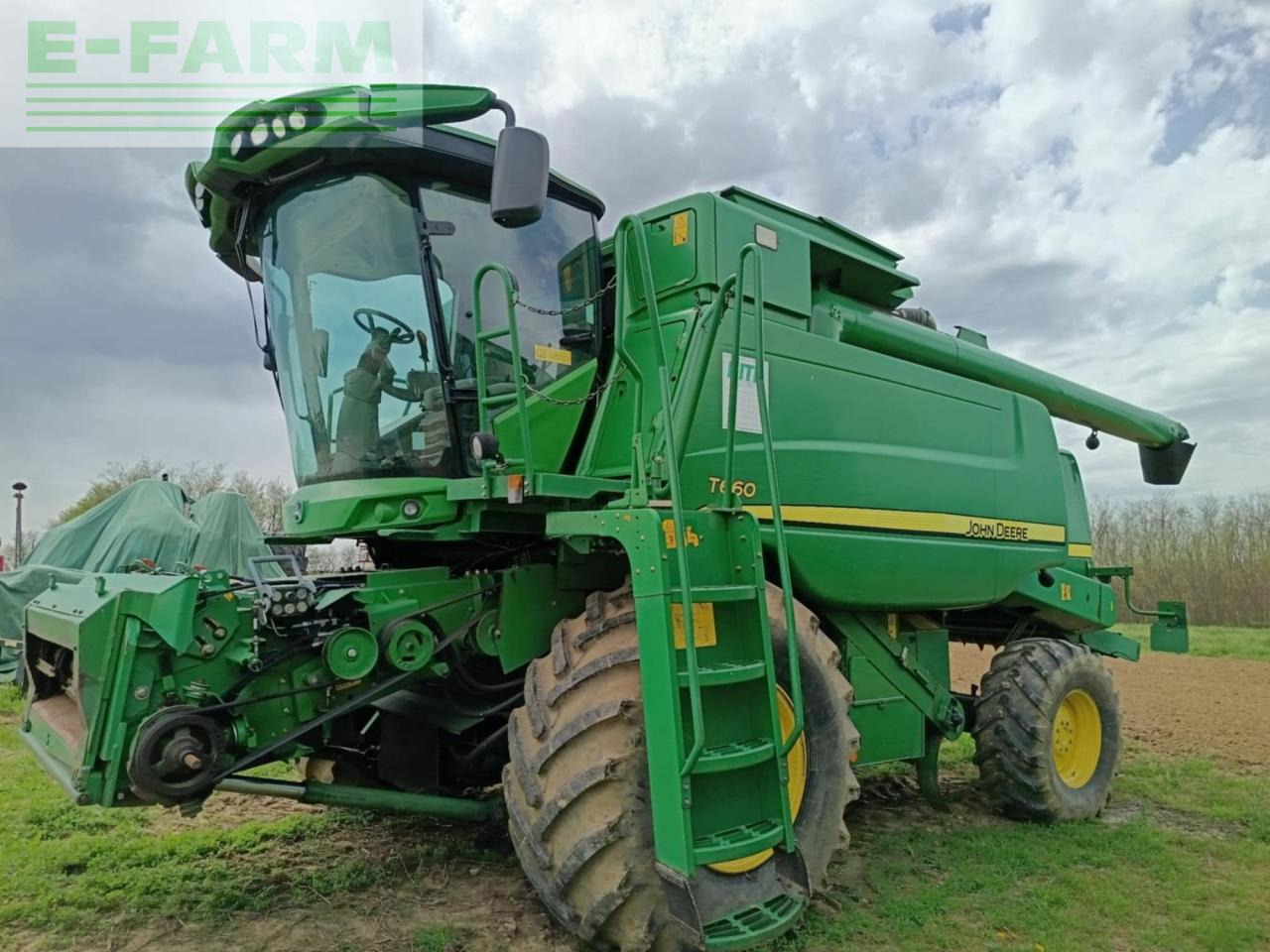 John Deere T660 - Moissonneuse-batteuse: photos 1 John Deere T660 - Moissonneuse-batteuse: photos 1