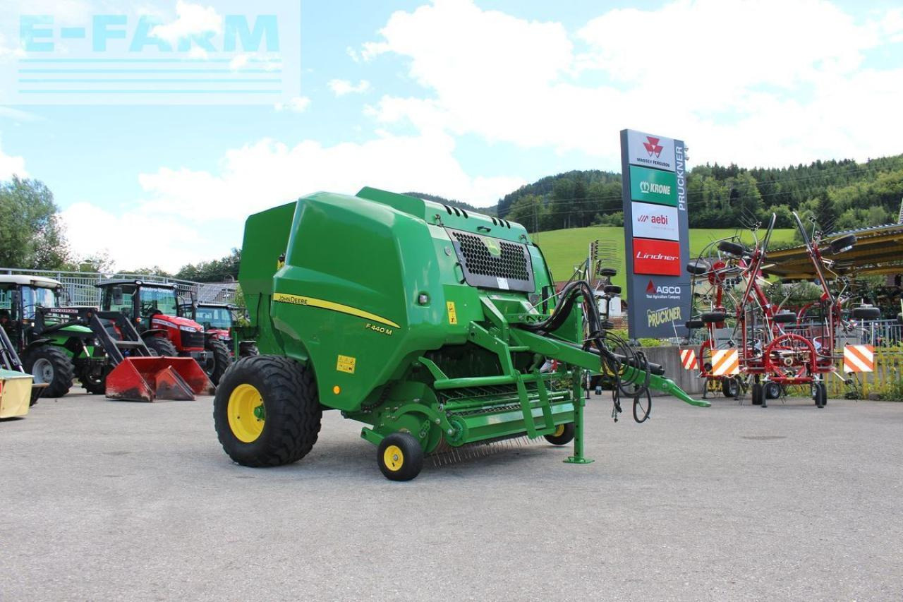 John Deere f 440m - Presse à balles cubiques: photos 1 John Deere f 440m - Presse à balles cubiques: photos 1