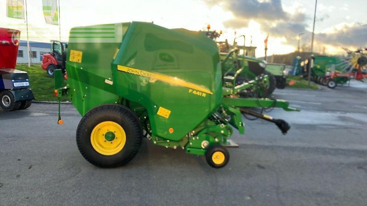 John Deere f441r hc 25 - Presse à balles cubiques: photos 5 John Deere f441r hc 25 - Presse à balles cubiques: photos 5
