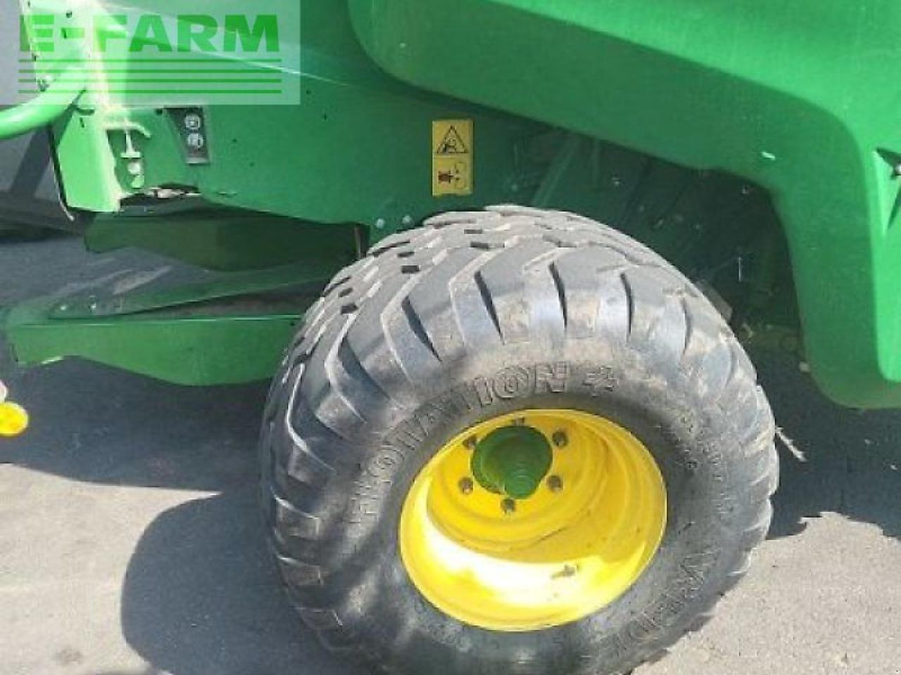 John Deere v 451 pm - Presse à balles cubiques: photos 4 John Deere v 451 pm - Presse à balles cubiques: photos 4