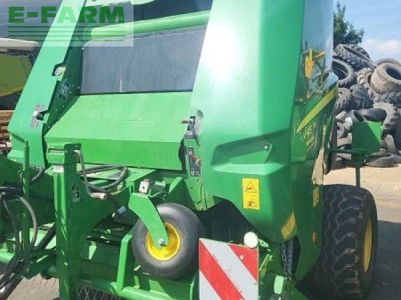 John Deere v 451 pm - Presse à balles cubiques: photos 1 John Deere v 451 pm - Presse à balles cubiques: photos 1