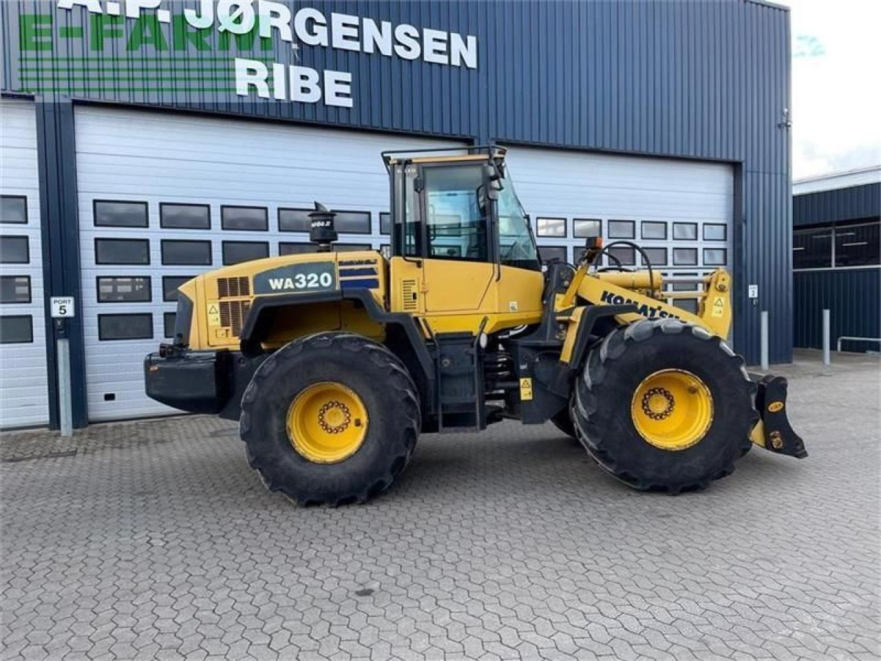 Komatsu wa320-5 - Mini pelle: photos 3 Komatsu wa320-5 - Mini pelle: photos 3