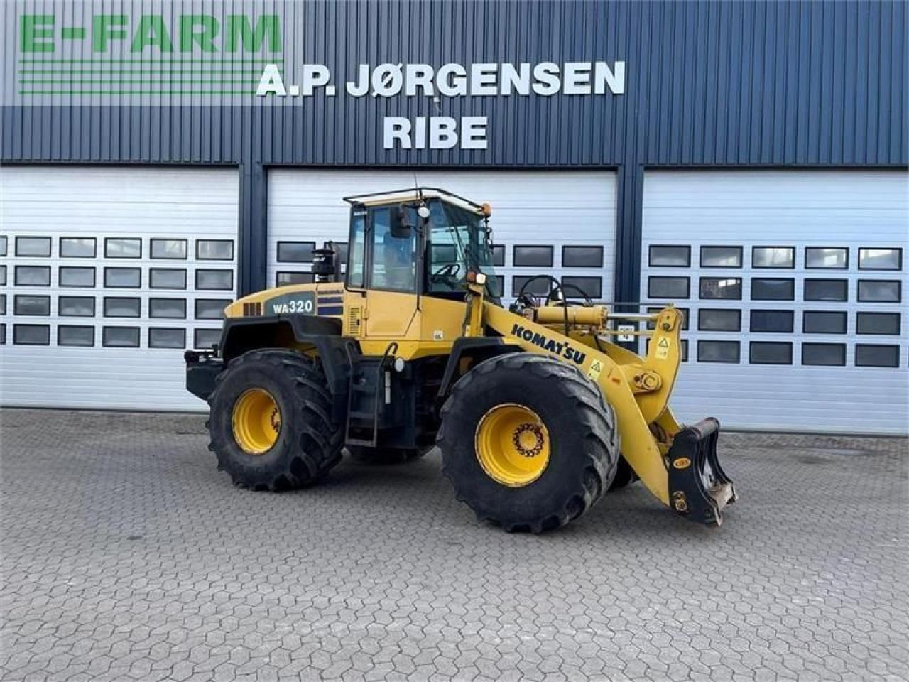 Komatsu wa320-5 - Mini pelle: photos 1 Komatsu wa320-5 - Mini pelle: photos 1