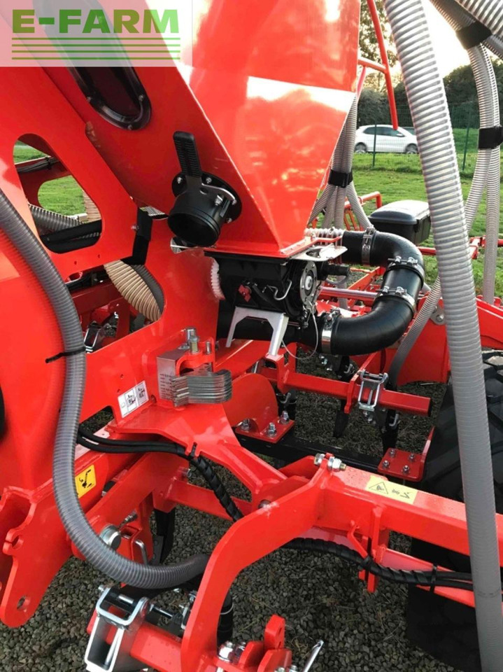 Kubota semoir à grains td1601f kubota - Semoir monograine: photos 4 Kubota semoir à grains td1601f kubota - Semoir monograine: photos 4