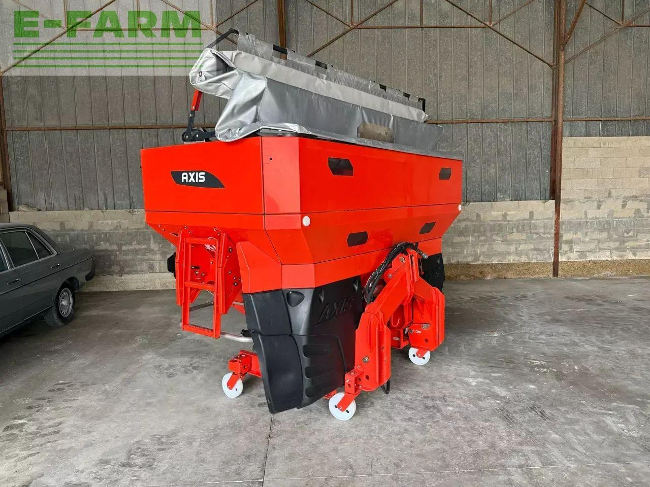 Kuhn axis 50.2 h-emc w - Distributeur d'engrais: photos 1 Kuhn axis 50.2 h-emc w - Distributeur d'engrais: photos 1