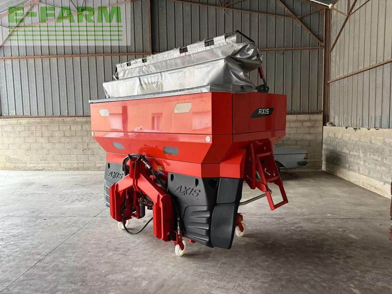 Kuhn axis 50.2 h-emc w - Distributeur d'engrais: photos 2 Kuhn axis 50.2 h-emc w - Distributeur d'engrais: photos 2