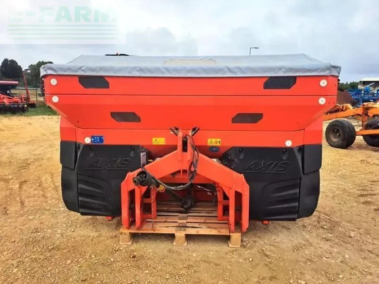 Kuhn axis 50.2 memc-w - Distributeur d'engrais: photos 1 Kuhn axis 50.2 memc-w - Distributeur d'engrais: photos 1