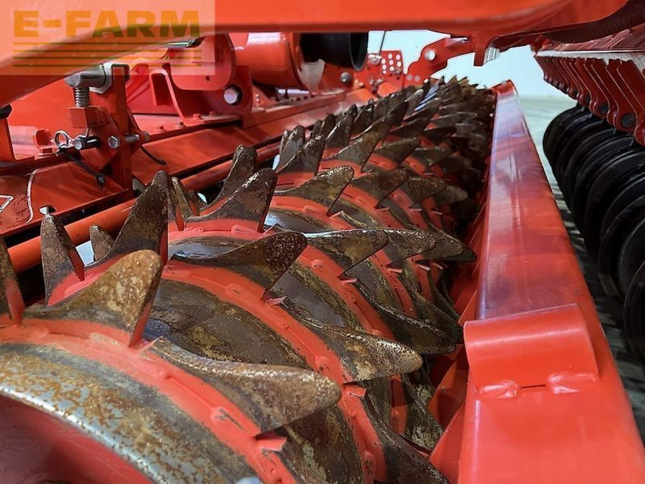 Kuhn hrb 302 mit venta 330-24 - Semoir: photos 5 Kuhn hrb 302 mit venta 330-24 - Semoir: photos 5