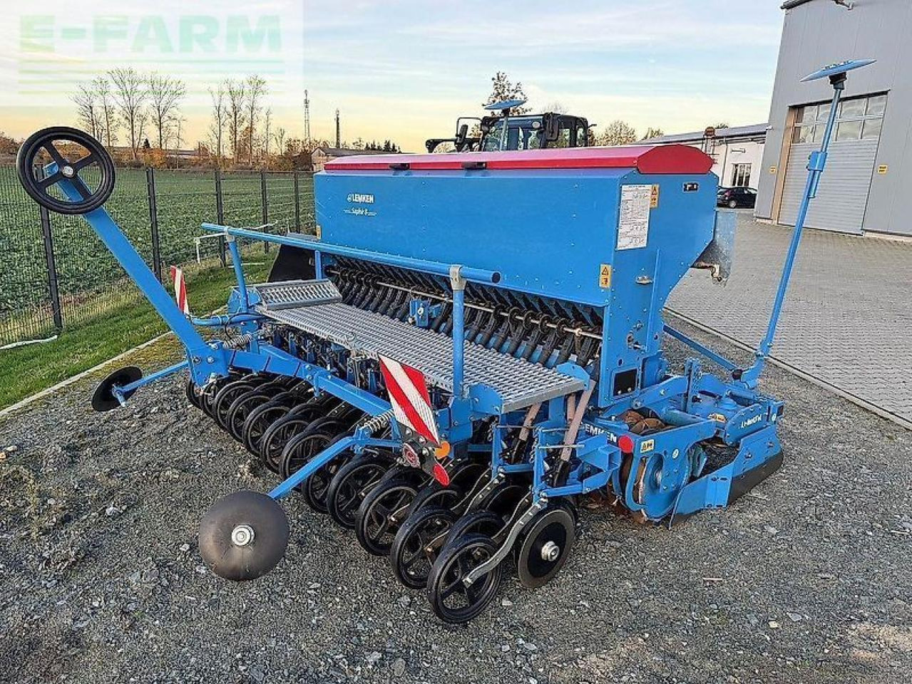Lemken saphir 8 / 300 ds + zirkon 8 / 300 - Semoir: photos 3 Lemken saphir 8 / 300 ds + zirkon 8 / 300 - Semoir: photos 3