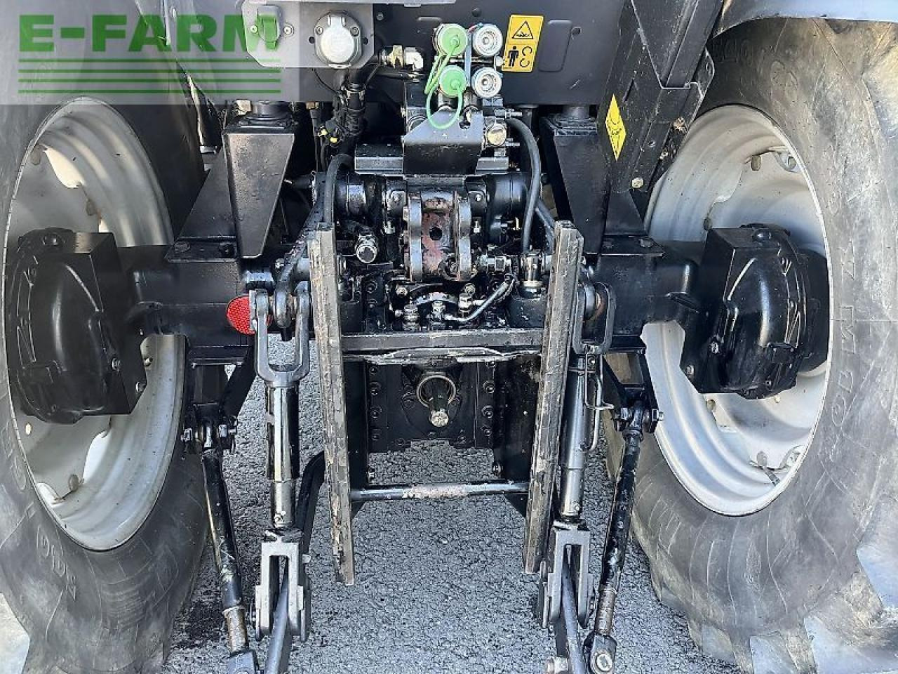 Massey Ferguson 2435 - Tracteur agricole: photos 5 Massey Ferguson 2435 - Tracteur agricole: photos 5