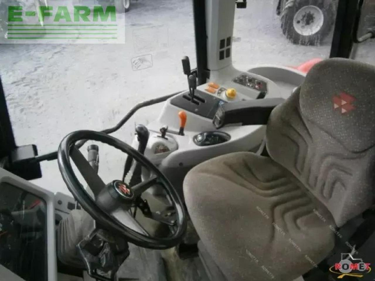 Massey Ferguson 5460 - Tracteur agricole: photos 4 Massey Ferguson 5460 - Tracteur agricole: photos 4