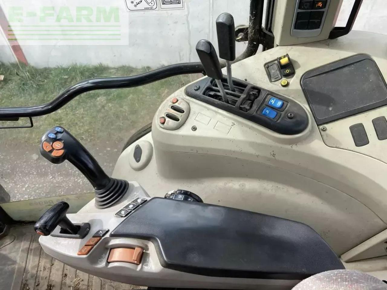 Massey Ferguson 5611 dyna-6 essential Essential - Tracteur agricole: photos 5 Massey Ferguson 5611 dyna-6 essential Essential - Tracteur agricole: photos 5