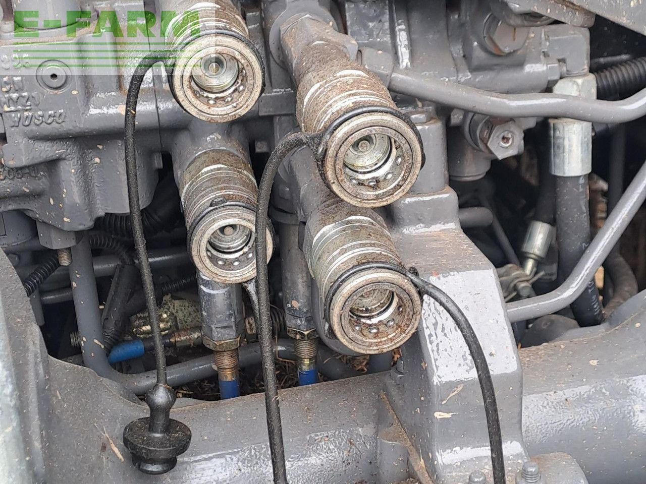 Massey Ferguson 5711 DYNA 4 - Tracteur agricole: photos 3 Massey Ferguson 5711 DYNA 4 - Tracteur agricole: photos 3