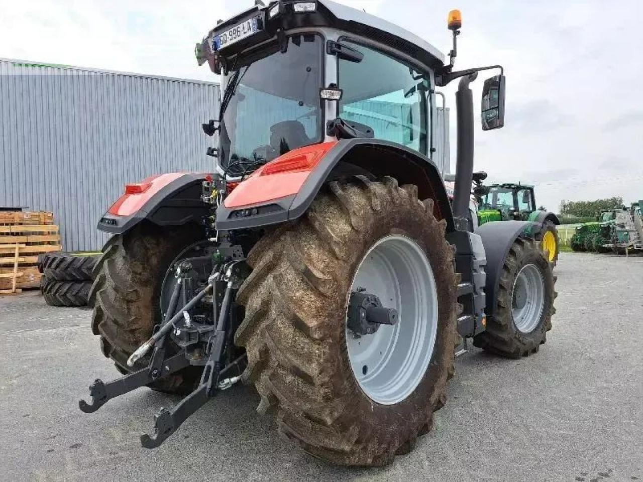 Massey Ferguson 8s.205 - Tracteur agricole: photos 4 Massey Ferguson 8s.205 - Tracteur agricole: photos 4