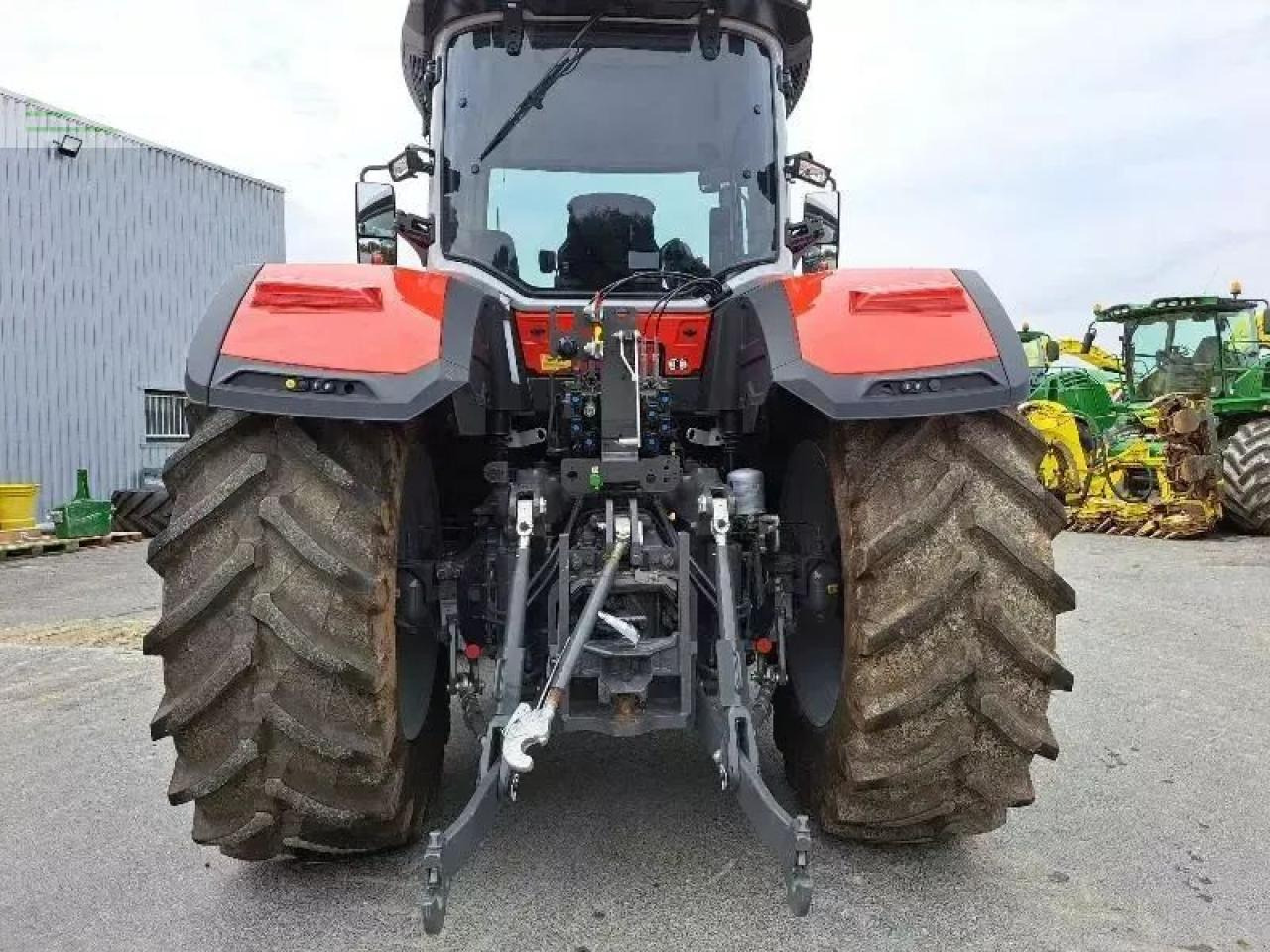 Massey Ferguson 8s.205 - Tracteur agricole: photos 5 Massey Ferguson 8s.205 - Tracteur agricole: photos 5